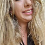 Diplômée d'un master MEEF et d'une licence en sciences de l'éducation